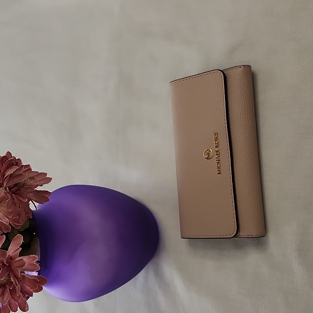 NWOT Michael Kors Pebbled Leather Tri-Fold Wallet
